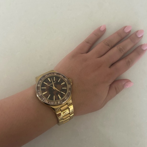 Michael Kors gold watch - Picture 2 of 2